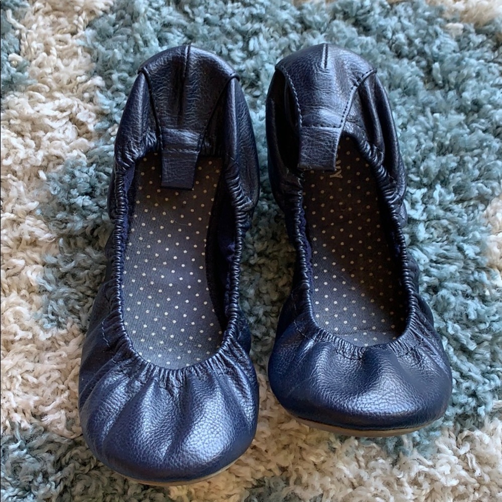 Adorable navy flats